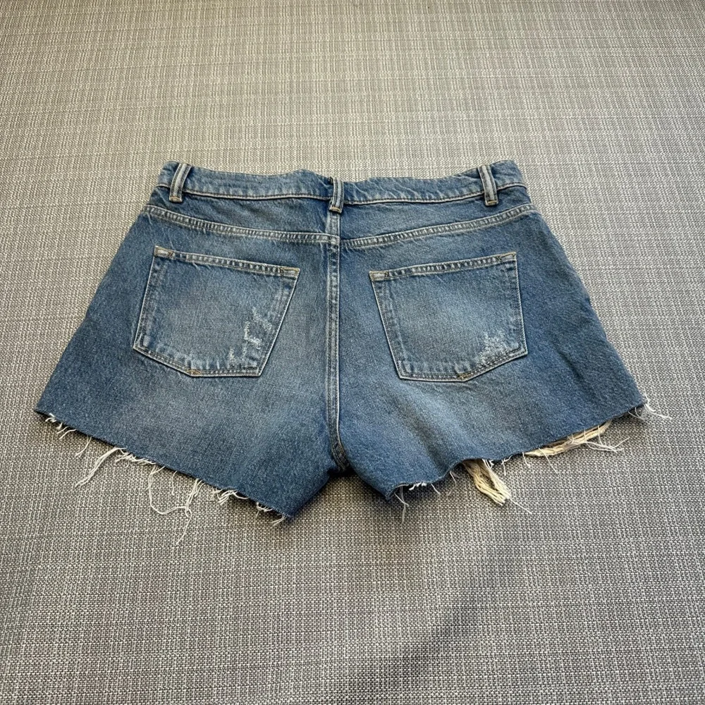 Casual Distressed Women's Denim Shorts - Blue